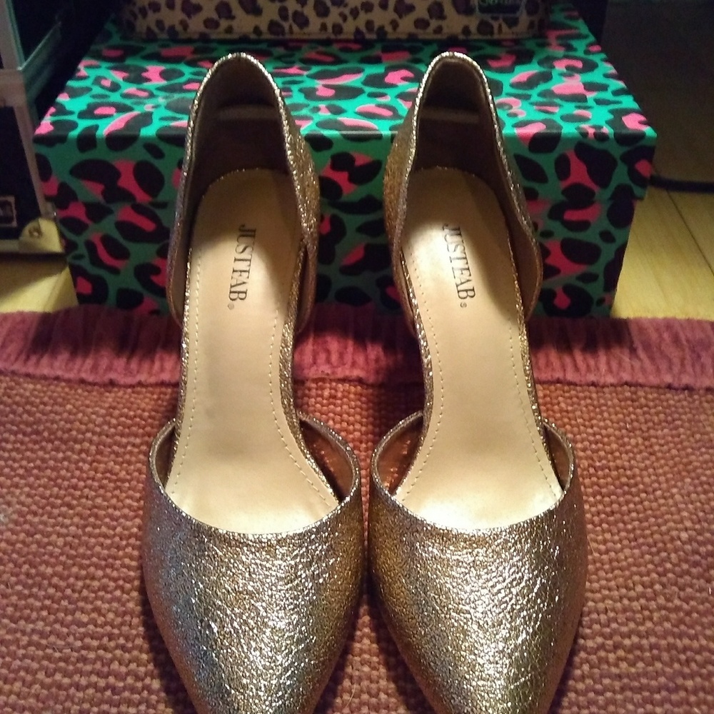 Rose-gold d'orsay mid-height heels, just fab